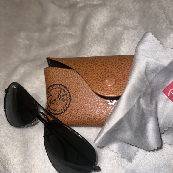 Ray Ban -Metal Aviator (Authentic)